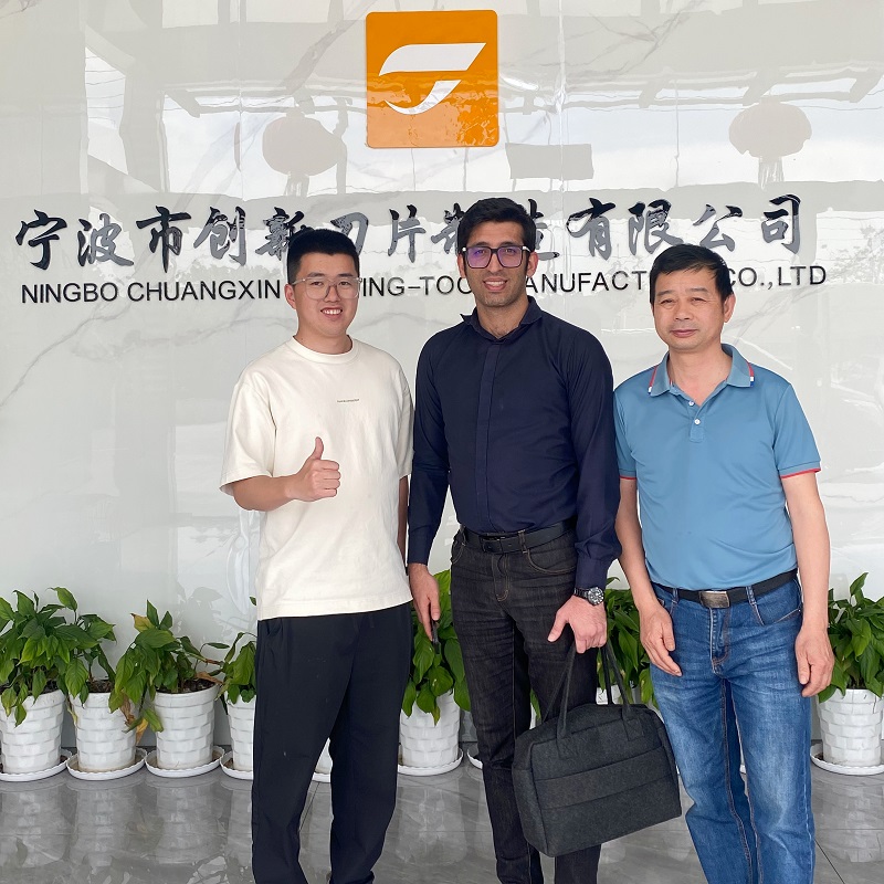 Il cliente estero visita Ningbo Chuangxin Cutting-Tool Manufacture Co., Ltd.